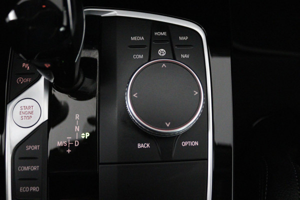BMW 1-serie 118i Executive Edition (PARKEERSENSOREN, NAVIGATIE, CRUISE CONTROL, PARKEERSENSOREN, NL-AUTO)
