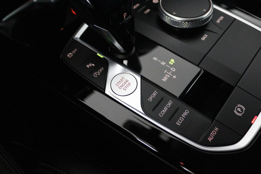 BMW 1-serie 118i Executive Edition (PARKEERSENSOREN, NAVIGATIE, CRUISE CONTROL, PARKEERSENSOREN, NL-AUTO)