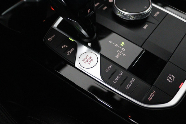 BMW 1-serie 118i Executive Edition (PARKEERSENSOREN, NAVIGATIE, CRUISE CONTROL, PARKEERSENSOREN, NL-AUTO)