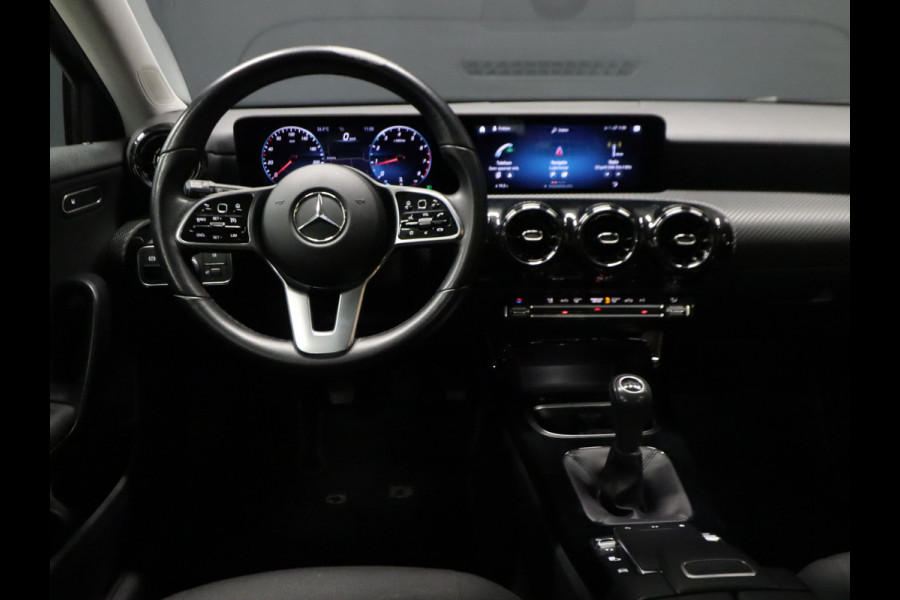 Mercedes-Benz A-Klasse 160 Business Solution [DIGITAL DASHBOARD, APPLE CARPLAY, ANDROID, CAMERA, PDC V+A, STOELVERWARMING, CRUISE, NIEUWSTAAT]