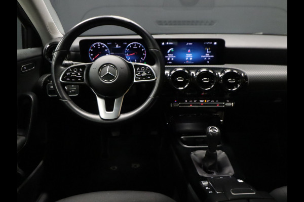 Mercedes-Benz A-Klasse 160 Business Solution [DIGITAL DASHBOARD, APPLE CARPLAY, ANDROID, CAMERA, PDC V+A, STOELVERWARMING, CRUISE, NIEUWSTAAT]