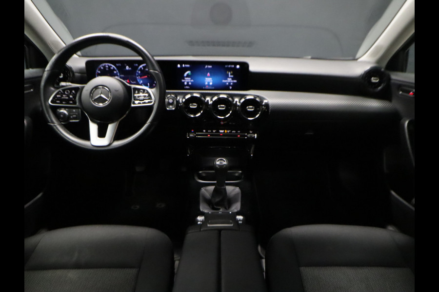 Mercedes-Benz A-Klasse 160 Business Solution [DIGITAL DASHBOARD, APPLE CARPLAY, ANDROID, CAMERA, PDC V+A, STOELVERWARMING, CRUISE, NIEUWSTAAT]