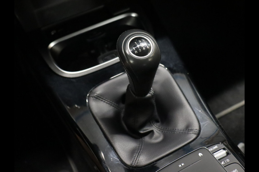 Mercedes-Benz A-Klasse 160 Business Solution [DIGITAL DASHBOARD, APPLE CARPLAY, ANDROID, CAMERA, PDC V+A, STOELVERWARMING, CRUISE, NIEUWSTAAT]