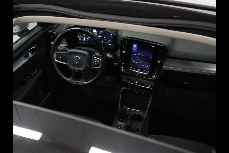 Volvo XC40 1.5 T5 Twin Engine Momentum Pro [SCHUIFKANTELDAK, APPLE CARPLAY, ANDROID, HALF LEDER, STOELVERWARMING V+A, PDC ACHTER, CRUISE, NIEUWSTAAT]