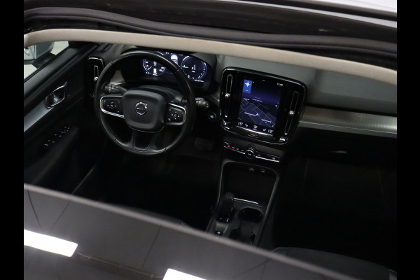 Volvo XC40 1.5 T5 Twin Engine Momentum Pro [SCHUIFKANTELDAK, APPLE CARPLAY, ANDROID, HALF LEDER, STOELVERWARMING V+A, PDC ACHTER, CRUISE, NIEUWSTAAT]