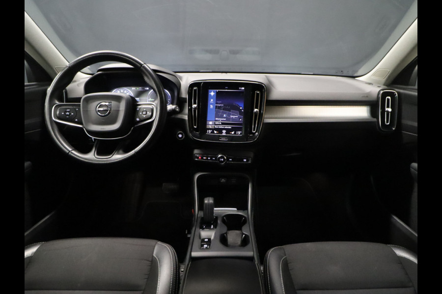 Volvo XC40 1.5 T5 Twin Engine Momentum Pro [SCHUIFKANTELDAK, APPLE CARPLAY, ANDROID, HALF LEDER, STOELVERWARMING V+A, PDC ACHTER, CRUISE, NIEUWSTAAT]