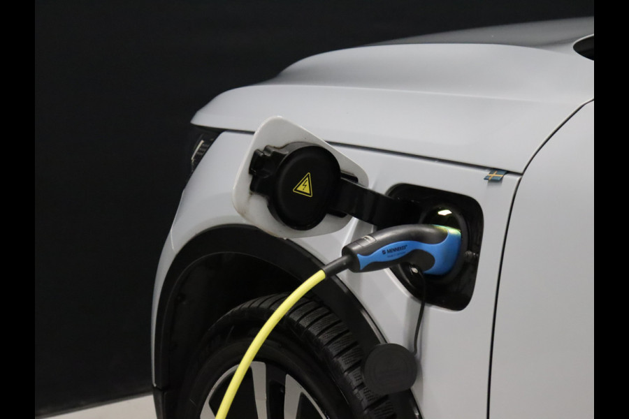 Volvo XC40 1.5 T5 Twin Engine Momentum Pro [SCHUIFKANTELDAK, APPLE CARPLAY, ANDROID, HALF LEDER, STOELVERWARMING V+A, PDC ACHTER, CRUISE, NIEUWSTAAT]