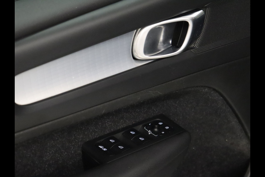Volvo XC40 1.5 T5 Twin Engine Momentum Pro [SCHUIFKANTELDAK, APPLE CARPLAY, ANDROID, HALF LEDER, STOELVERWARMING V+A, PDC ACHTER, CRUISE, NIEUWSTAAT]