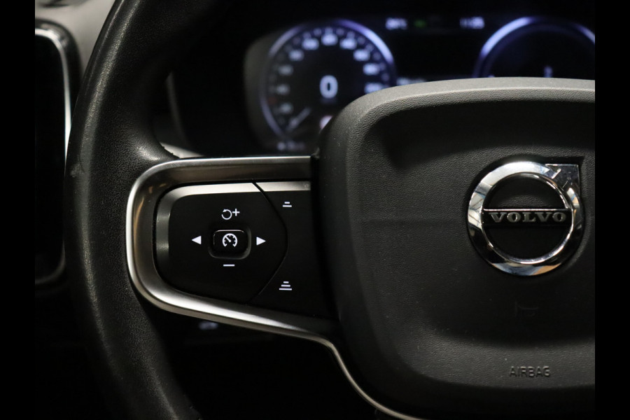 Volvo XC40 1.5 T5 Twin Engine Momentum Pro [SCHUIFKANTELDAK, APPLE CARPLAY, ANDROID, HALF LEDER, STOELVERWARMING V+A, PDC ACHTER, CRUISE, NIEUWSTAAT]