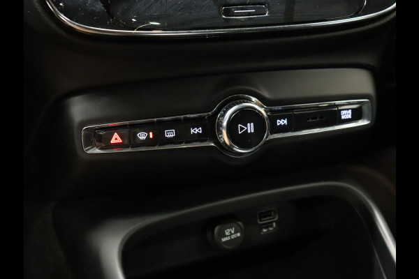 Volvo XC40 1.5 T5 Twin Engine Momentum Pro [SCHUIFKANTELDAK, APPLE CARPLAY, ANDROID, HALF LEDER, STOELVERWARMING V+A, PDC ACHTER, CRUISE, NIEUWSTAAT]