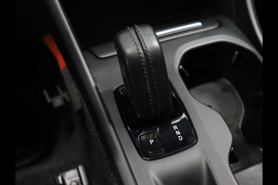 Volvo XC40 1.5 T5 Twin Engine Momentum Pro [SCHUIFKANTELDAK, APPLE CARPLAY, ANDROID, HALF LEDER, STOELVERWARMING V+A, PDC ACHTER, CRUISE, NIEUWSTAAT]