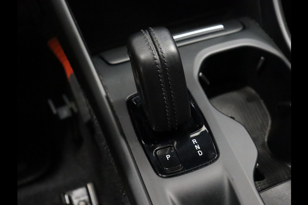 Volvo XC40 1.5 T5 Twin Engine Momentum Pro [SCHUIFKANTELDAK, APPLE CARPLAY, ANDROID, HALF LEDER, STOELVERWARMING V+A, PDC ACHTER, CRUISE, NIEUWSTAAT]