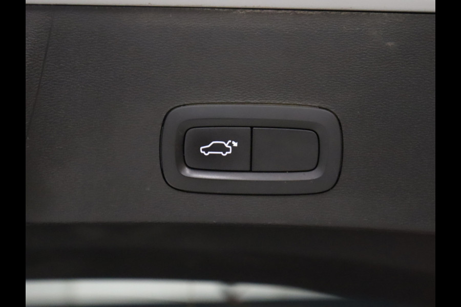 Volvo XC40 1.5 T5 Twin Engine Momentum Pro [SCHUIFKANTELDAK, APPLE CARPLAY, ANDROID, HALF LEDER, STOELVERWARMING V+A, PDC ACHTER, CRUISE, NIEUWSTAAT]