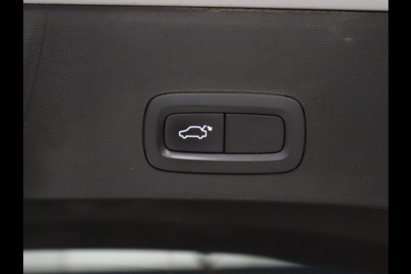 Volvo XC40 1.5 T5 Twin Engine Momentum Pro [SCHUIFKANTELDAK, APPLE CARPLAY, ANDROID, HALF LEDER, STOELVERWARMING V+A, PDC ACHTER, CRUISE, NIEUWSTAAT]