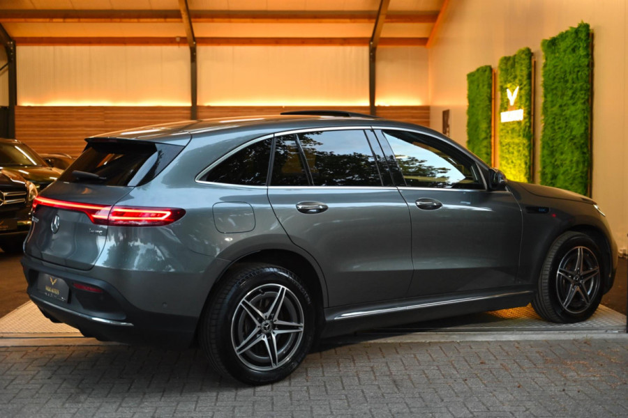 Mercedes-Benz EQC 400 4MATIC Premium Plus 80 kWh AMG - Memory - Distronic - Schuifdak - Keyless Entry - HUD - Ambiance Verlichting