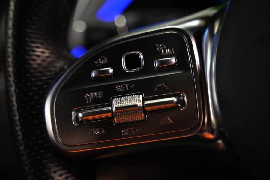 Mercedes-Benz EQC 400 4MATIC Premium Plus 80 kWh AMG - Memory - Distronic - Schuifdak - Keyless Entry - HUD - Ambiance Verlichting