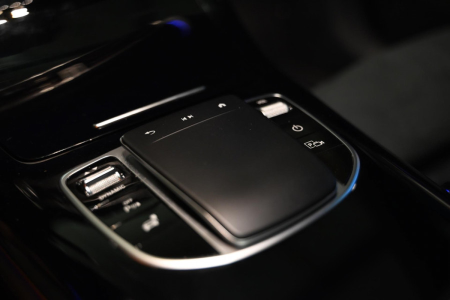Mercedes-Benz EQC 400 4MATIC Premium Plus 80 kWh AMG - Memory - Distronic - Schuifdak - Keyless Entry - HUD - Ambiance Verlichting