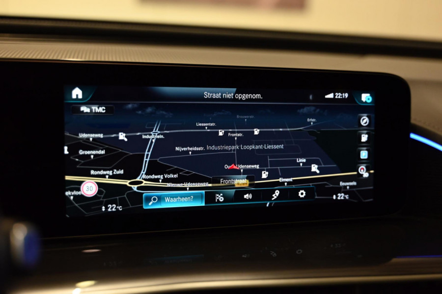 Mercedes-Benz EQC 400 4MATIC Premium Plus 80 kWh AMG - Memory - Distronic - Schuifdak - Keyless Entry - HUD - Ambiance Verlichting