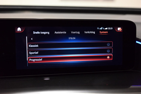 Mercedes-Benz EQC 400 4MATIC Premium Plus 80 kWh AMG - Memory - Distronic - Schuifdak - Keyless Entry - HUD - Ambiance Verlichting