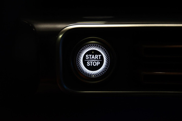 Mercedes-Benz EQC 400 4MATIC Premium Plus 80 kWh AMG - Memory - Distronic - Schuifdak - Keyless Entry - HUD - Ambiance Verlichting