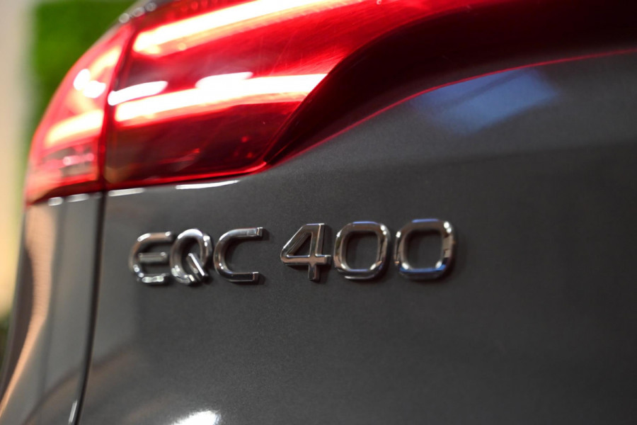 Mercedes-Benz EQC 400 4MATIC Premium Plus 80 kWh AMG - Memory - Distronic - Schuifdak - Keyless Entry - HUD - Ambiance Verlichting