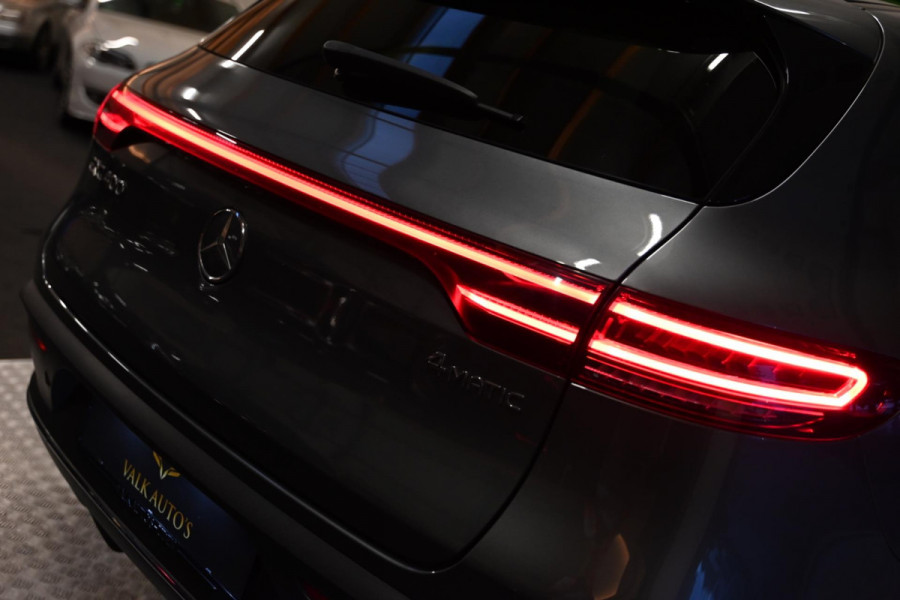 Mercedes-Benz EQC 400 4MATIC Premium Plus 80 kWh AMG - Memory - Distronic - Schuifdak - Keyless Entry - HUD - Ambiance Verlichting
