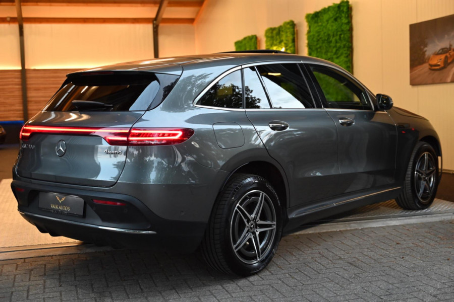 Mercedes-Benz EQC 400 4MATIC Premium Plus 80 kWh AMG - Memory - Distronic - Schuifdak - Keyless Entry - HUD - Ambiance Verlichting