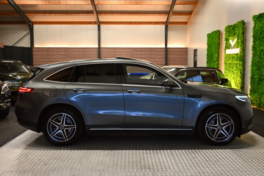 Mercedes-Benz EQC 400 4MATIC Premium Plus 80 kWh AMG - Memory - Distronic - Schuifdak - Keyless Entry - HUD - Ambiance Verlichting