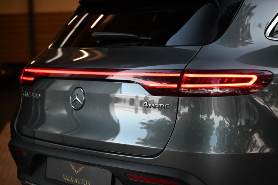 Mercedes-Benz EQC 400 4MATIC Premium Plus 80 kWh AMG - Memory - Distronic - Schuifdak - Keyless Entry - HUD - Ambiance Verlichting