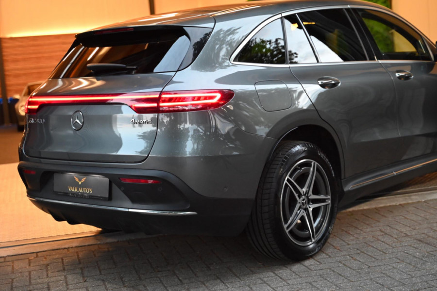 Mercedes-Benz EQC 400 4MATIC Premium Plus 80 kWh AMG - Memory - Distronic - Schuifdak - Keyless Entry - HUD - Ambiance Verlichting