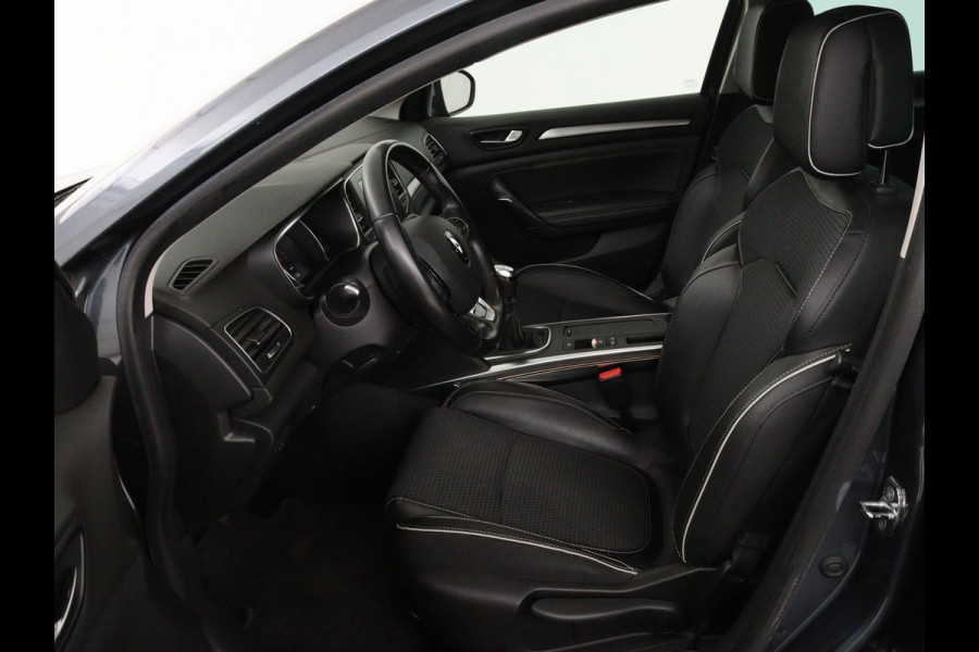 Renault Mégane 1.3 TCe Bose | Trekhaak | Carplay | Climate control | Navigatie | Dodehoek detectie | Park Assist | Cruise control