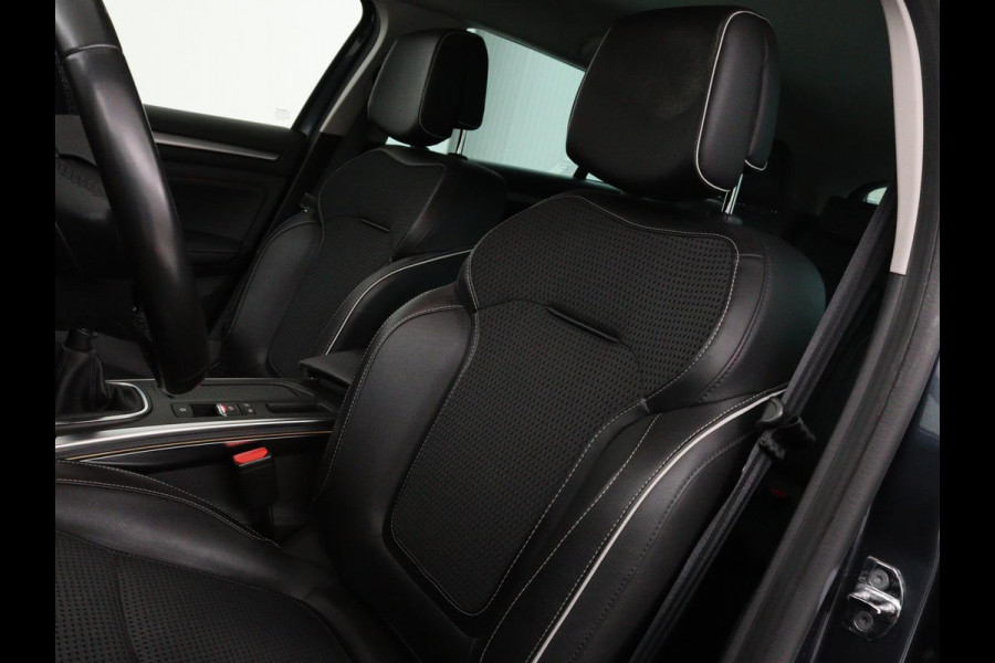 Renault Mégane 1.3 TCe Bose | Trekhaak | Carplay | Climate control | Navigatie | Dodehoek detectie | Park Assist | Cruise control