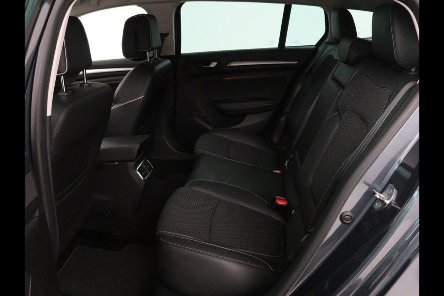 Renault Mégane 1.3 TCe Bose | Trekhaak | Carplay | Climate control | Navigatie | Dodehoek detectie | Park Assist | Cruise control