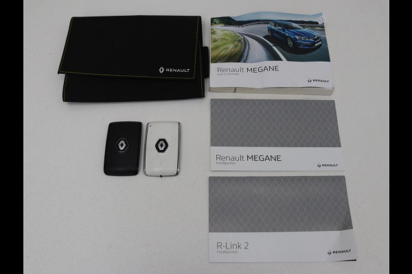 Renault Mégane 1.3 TCe Bose | Trekhaak | Carplay | Climate control | Navigatie | Dodehoek detectie | Park Assist | Cruise control