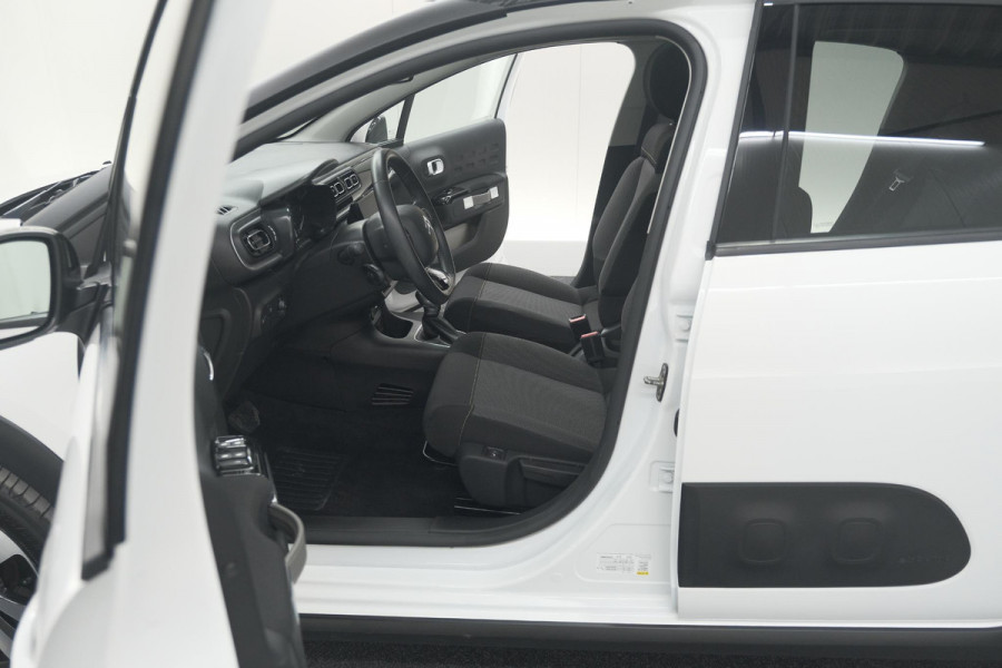 Citroën C3 PureTech 110 EAT6 Feel Edition | Panoramadak | Apple Carplay | Parkeersensoren | 16 Inch Lichtmetalen Velgen