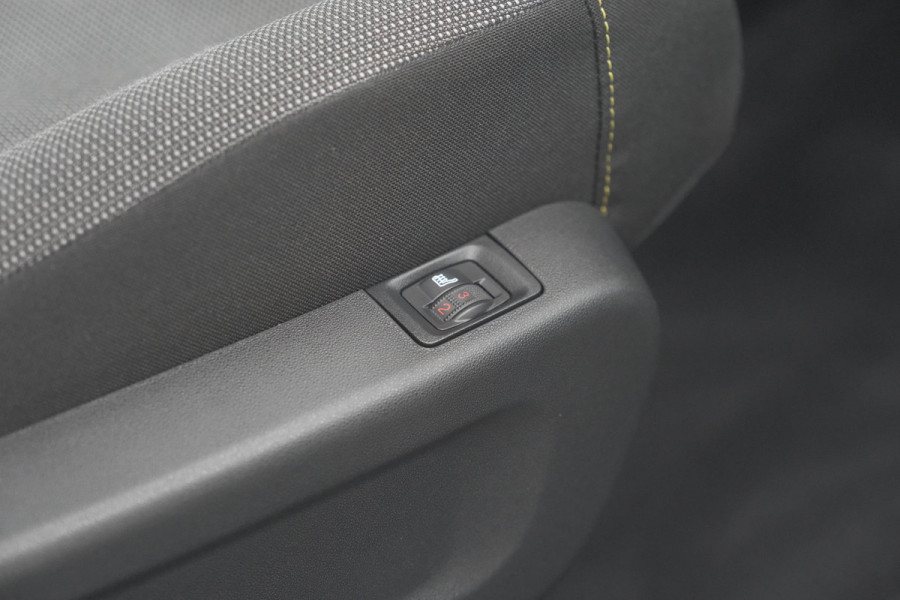 Citroën C3 PureTech 110 EAT6 Feel Edition | Panoramadak | Apple Carplay | Parkeersensoren | 16 Inch Lichtmetalen Velgen