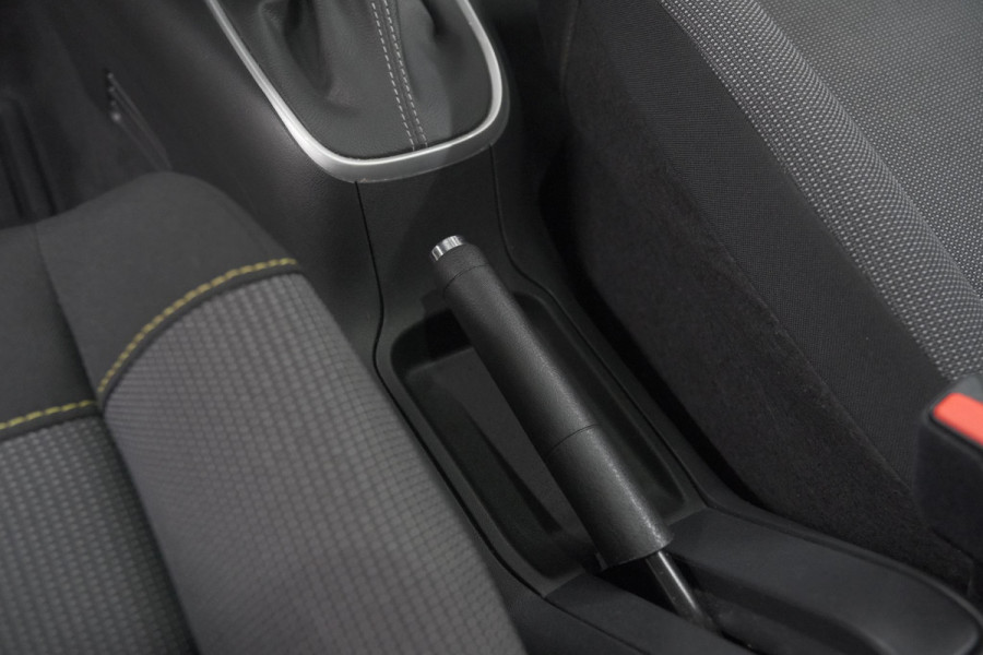 Citroën C3 PureTech 110 EAT6 Feel Edition | Panoramadak | Apple Carplay | Parkeersensoren | 16 Inch Lichtmetalen Velgen