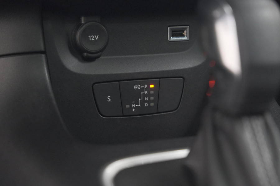 Citroën C3 PureTech 110 EAT6 Feel Edition | Panoramadak | Apple Carplay | Parkeersensoren | 16 Inch Lichtmetalen Velgen