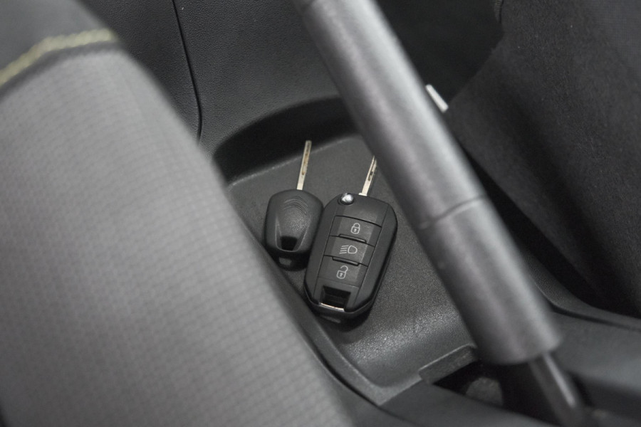 Citroën C3 PureTech 82 Feel | Apple Carplay | Climate Control | 15 Inch Lichtmetalen Velgen | Stoelverwarming