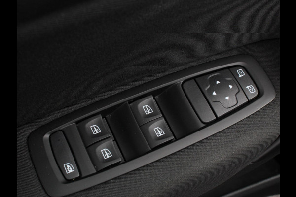Renault Mégane 1.2 TCe Limited Climate control Cruise control parkeersensor achter Trekhaak Navigatie Lichtmetalen velgen