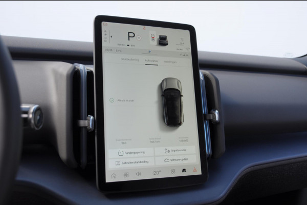 Volvo EX30 272PK Ext. Range Plus Adaptieve cruise control / BLIS / Parkeersensoren met camera / Elektrische achterklep / 20" velgen / Google infotainment / Keyless entry