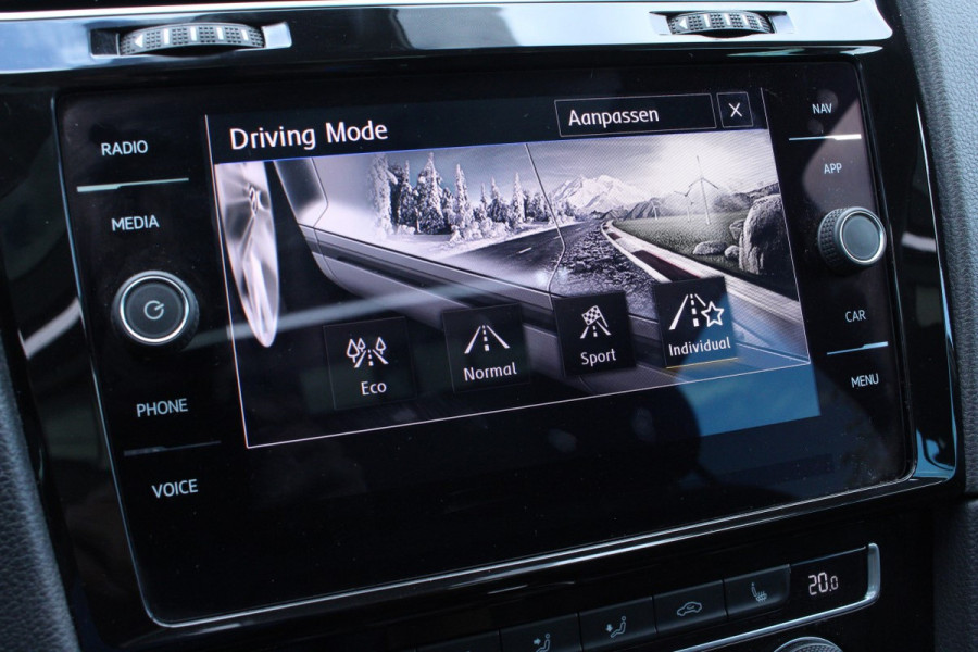 Volkswagen GOLF Variant 1.5 TSI DSG Highline PANO VIRTUAL CARPL ACC STUURVW '19