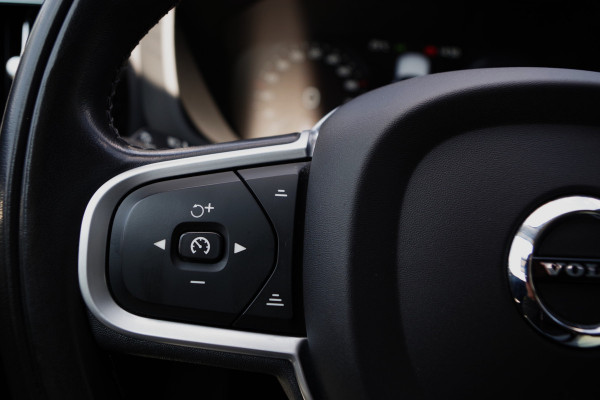 Volvo XC60 2.0 Recharge T6 AWD 340 PK Inscription PHEV, Panoramadak, Elek. Trekhaak, Winterpakket, Head-Up