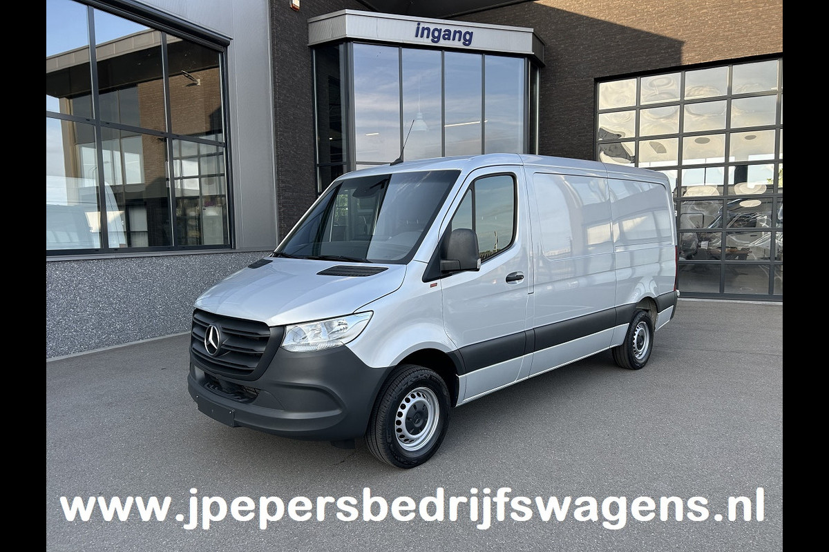 Mercedes-Benz Sprinter 315 CDI L2 H1 RWD / Trekhaak / MBUX / Camera / Carplay navigatie / Airco / 270 Graden achterdeuren Mercedes-Benz Sprinter 315 CDI L2 H1 RWD / Trekhaak / MBUX / Camera / Carplay navigatie / Airco / 270 Graden achterdeuren