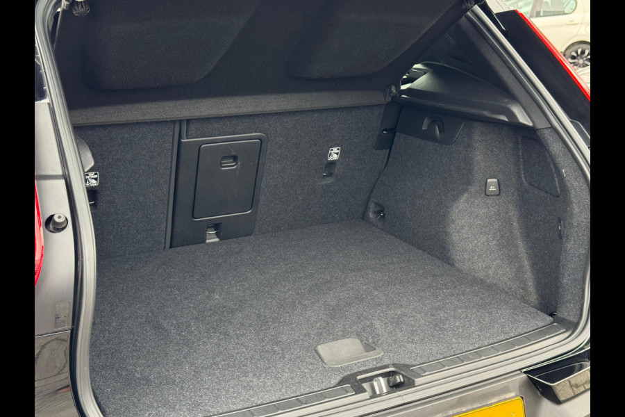 Volvo XC40 Recharge P8 AWD R-Design NL AUTO | TREKHAAK | CARPLAY |