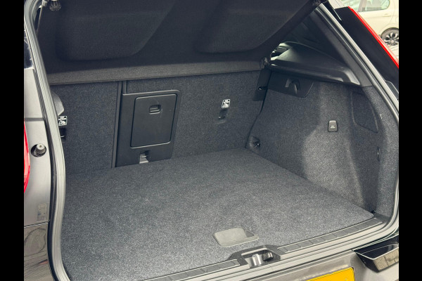 Volvo XC40 Recharge P8 AWD R-Design NL AUTO | TREKHAAK | CARPLAY |