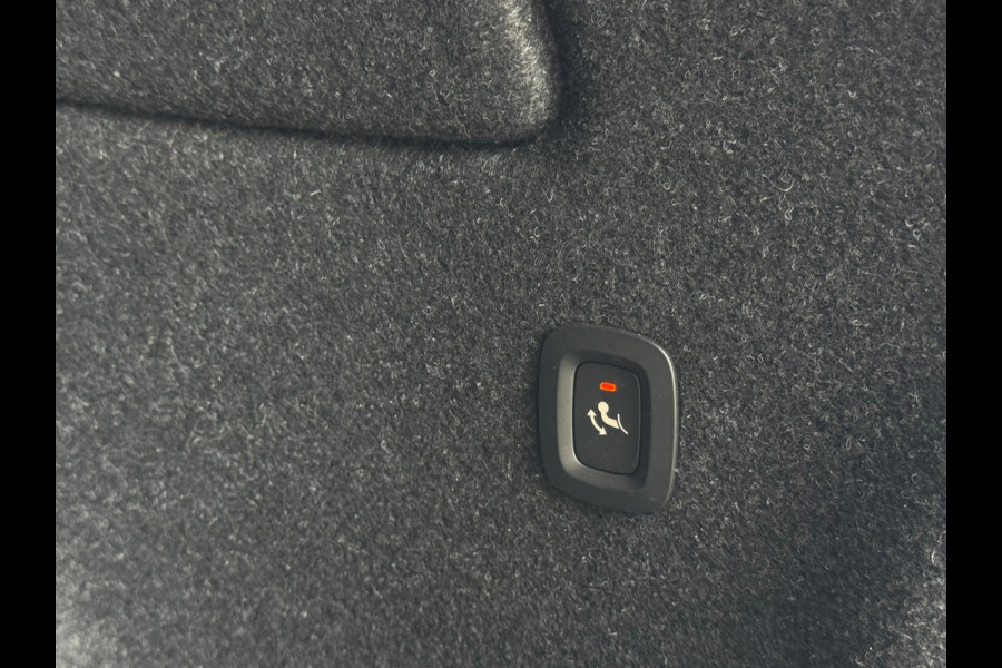 Volvo XC40 Recharge P8 AWD R-Design NL AUTO | TREKHAAK | CARPLAY |
