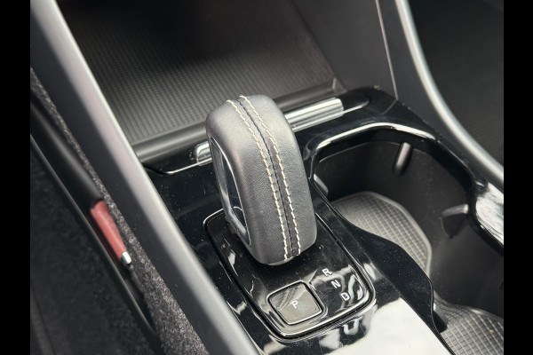 Volvo XC40 Recharge P8 AWD R-Design NL AUTO | TREKHAAK | CARPLAY |
