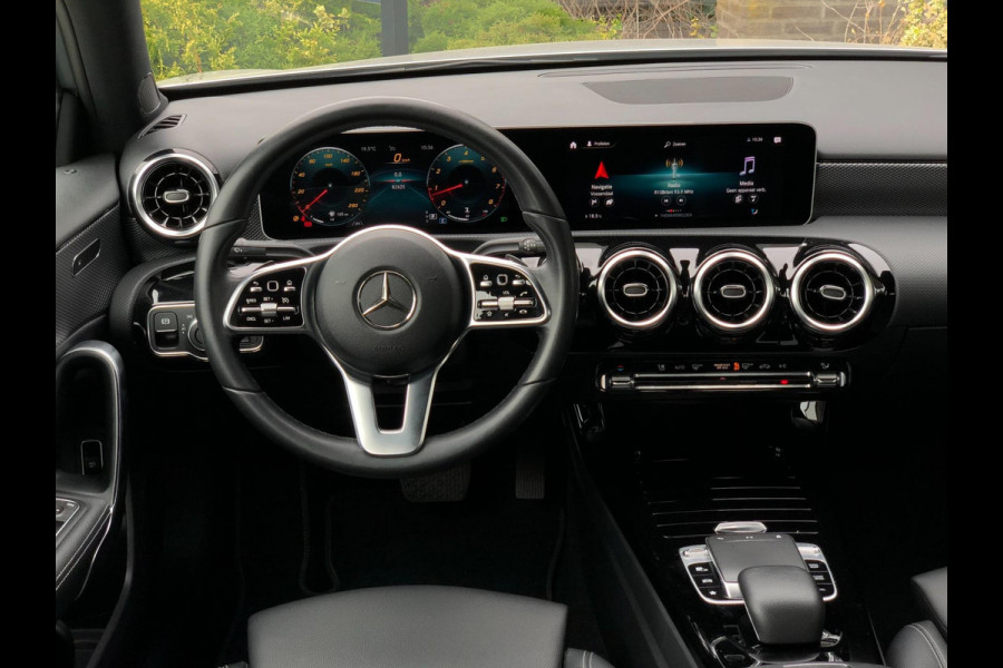 Mercedes-Benz A-Klasse 220 Advantage 190PK | Virt. Cockp., Camera, Navi, Stoelverw., LED, Half leder | NAP |