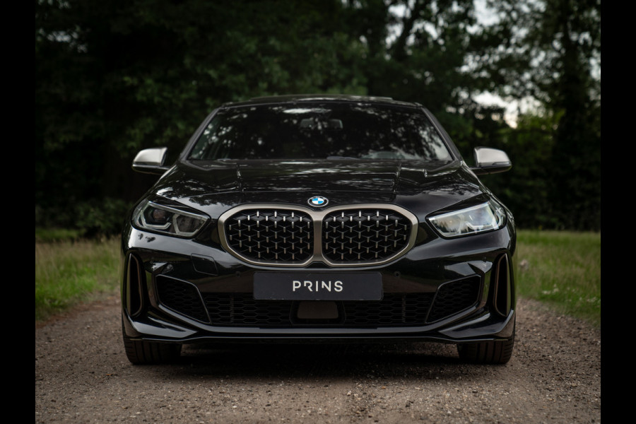 BMW 1-serie M135i xDrive High Executive | Pano-dak | Head-up | Sportstoelen | Adaptief onderstel
